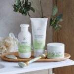 Wella Elements Renewing Lightweight Conditioner - Gallery 5